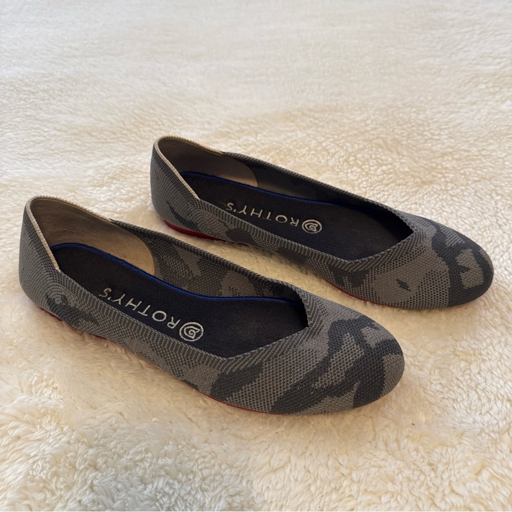 Women’s  Sz 8.5 Rothy's Camouflage Gray Flats